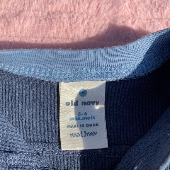 ⭐️Lot of 4⭐️ 3-6M Gap/Old Navy Onesies, Footies - Picture 13 of 13